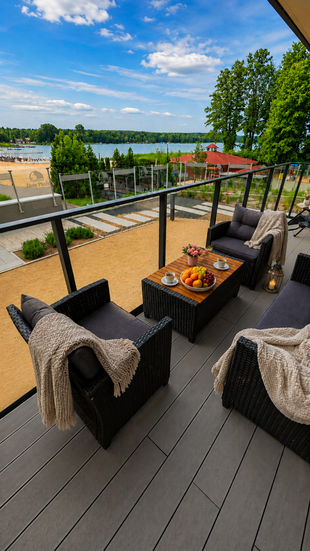 Złota Plaża Apartament kwiecisty z widokiem na jezioro