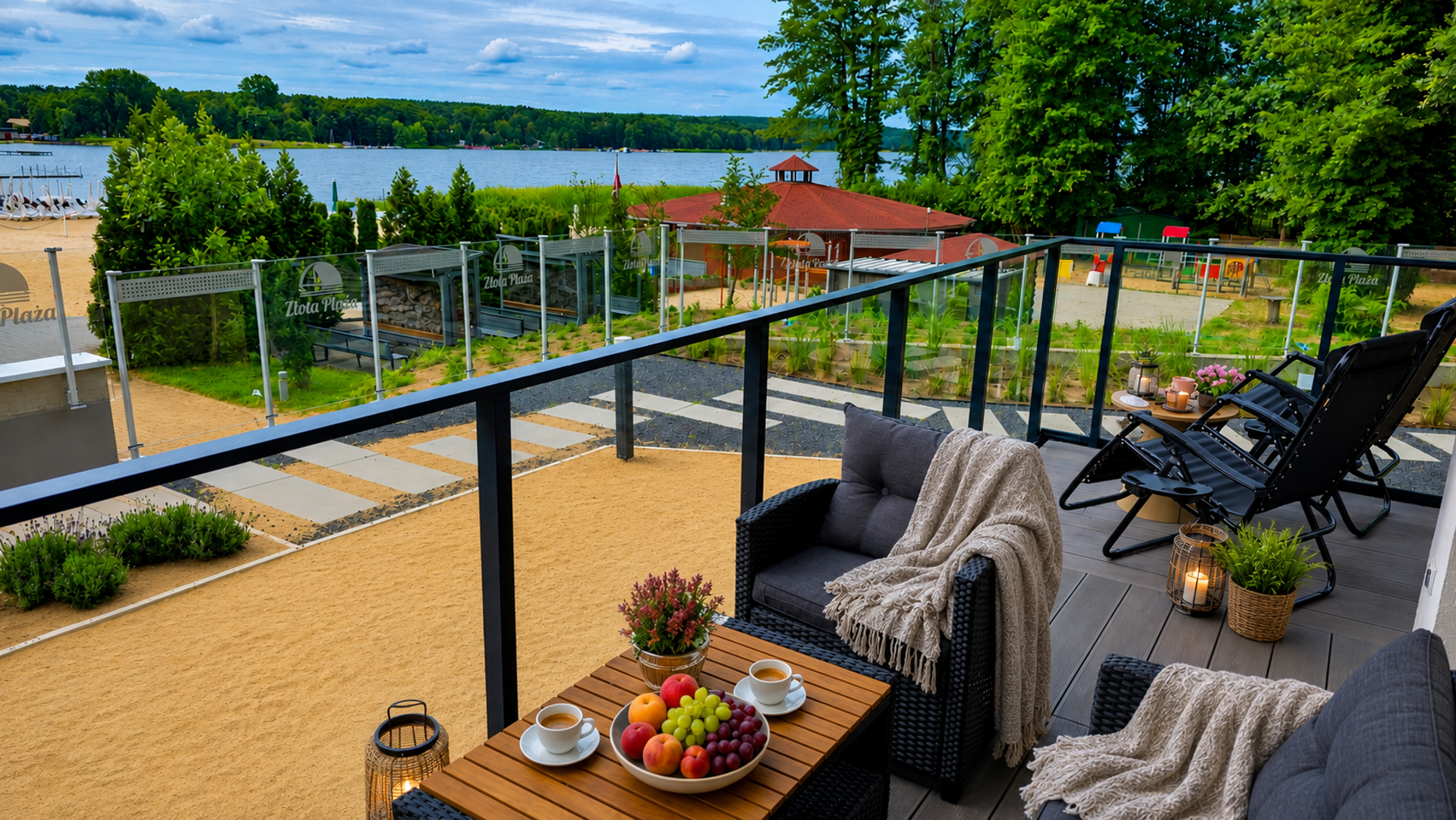 Złota Plaża Apartament kwiecisty z widokiem na jezioro
