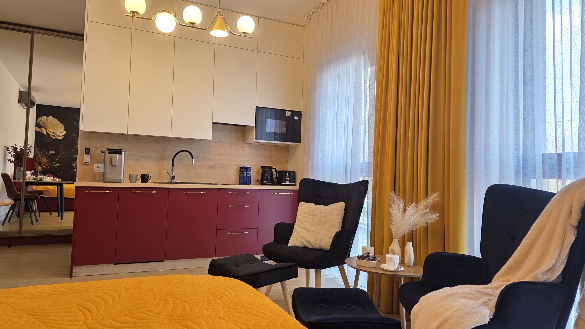 Apartament 15 "Bordowy"