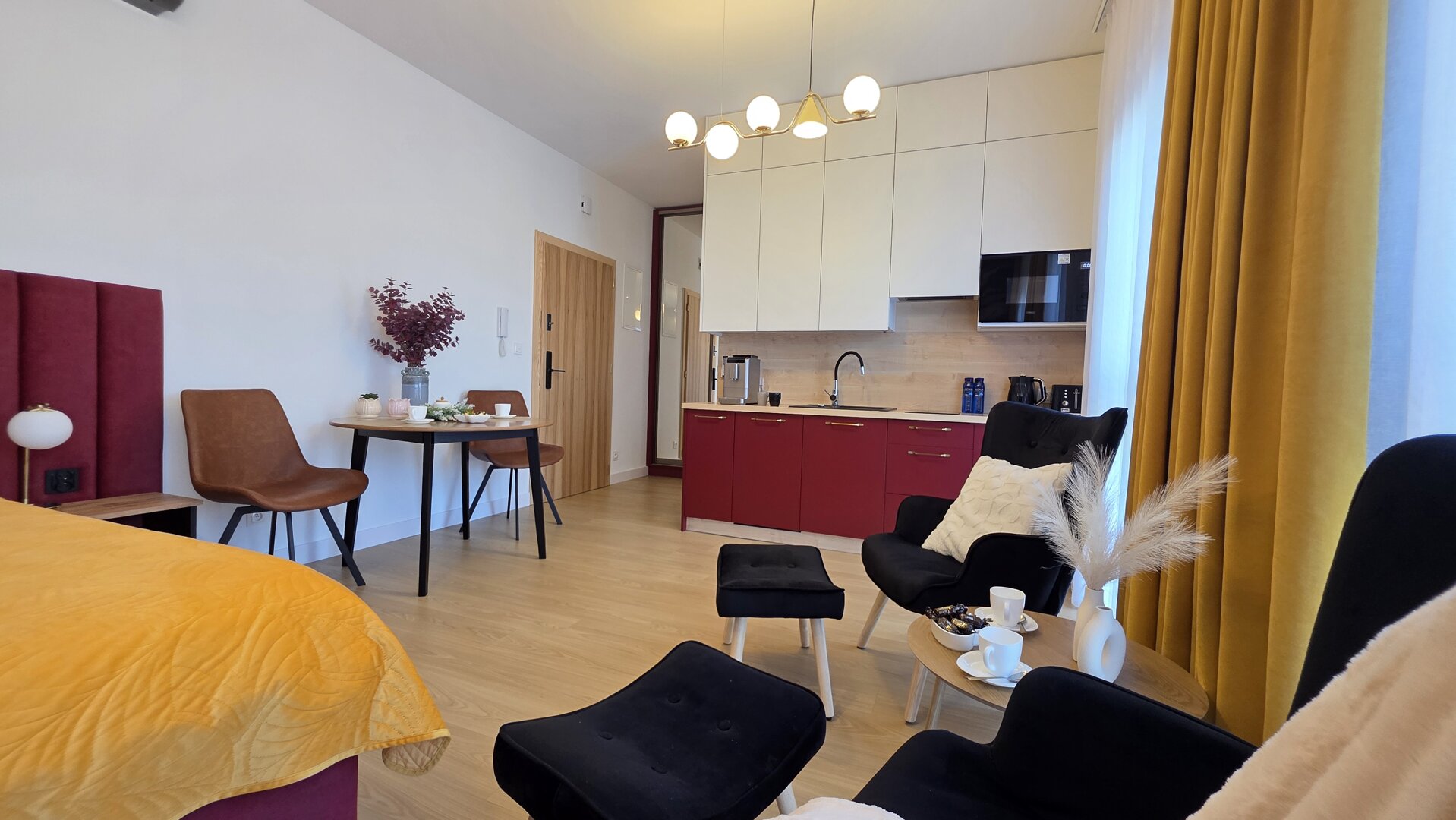 Apartament 15 "Bordowy"