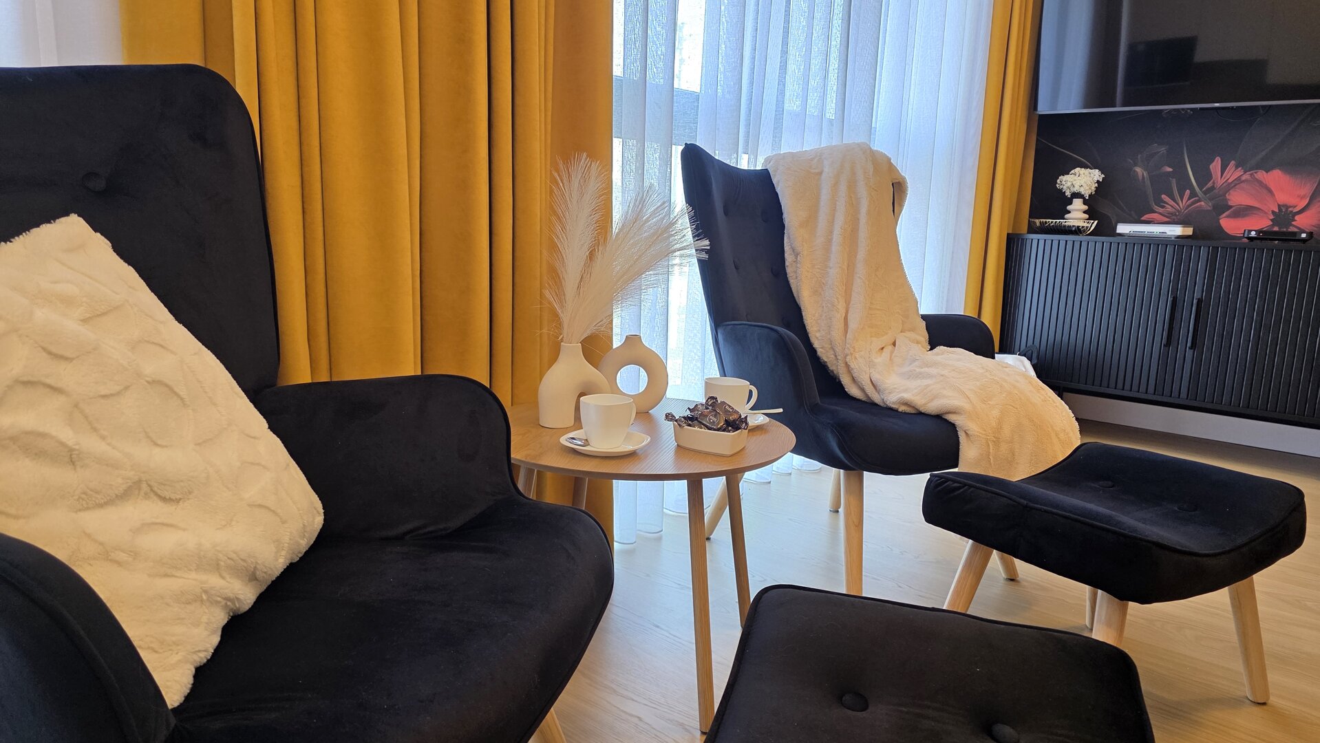 Apartament 15 "Bordowy"