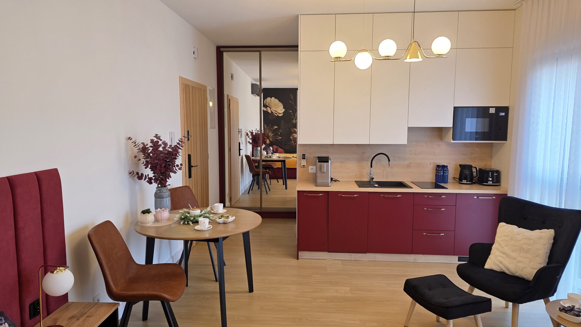 Apartament 15 "Bordowy"